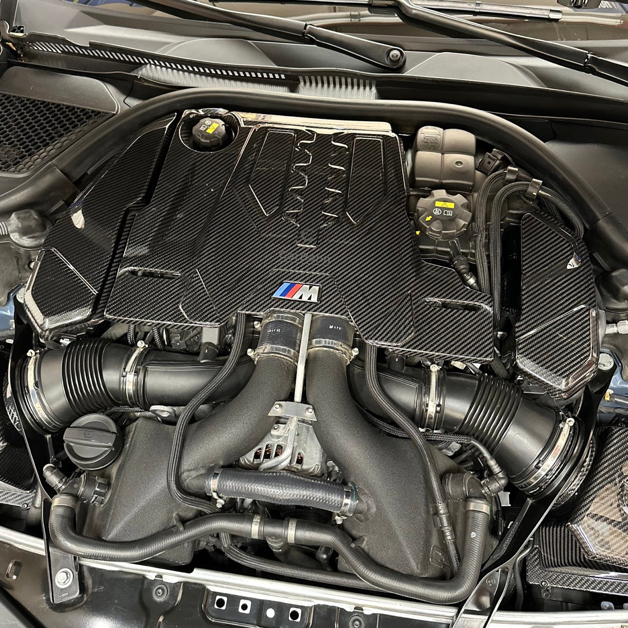 CarBahn BMW F9X M5/M8 Carbon Fiber Engine Side Covers
