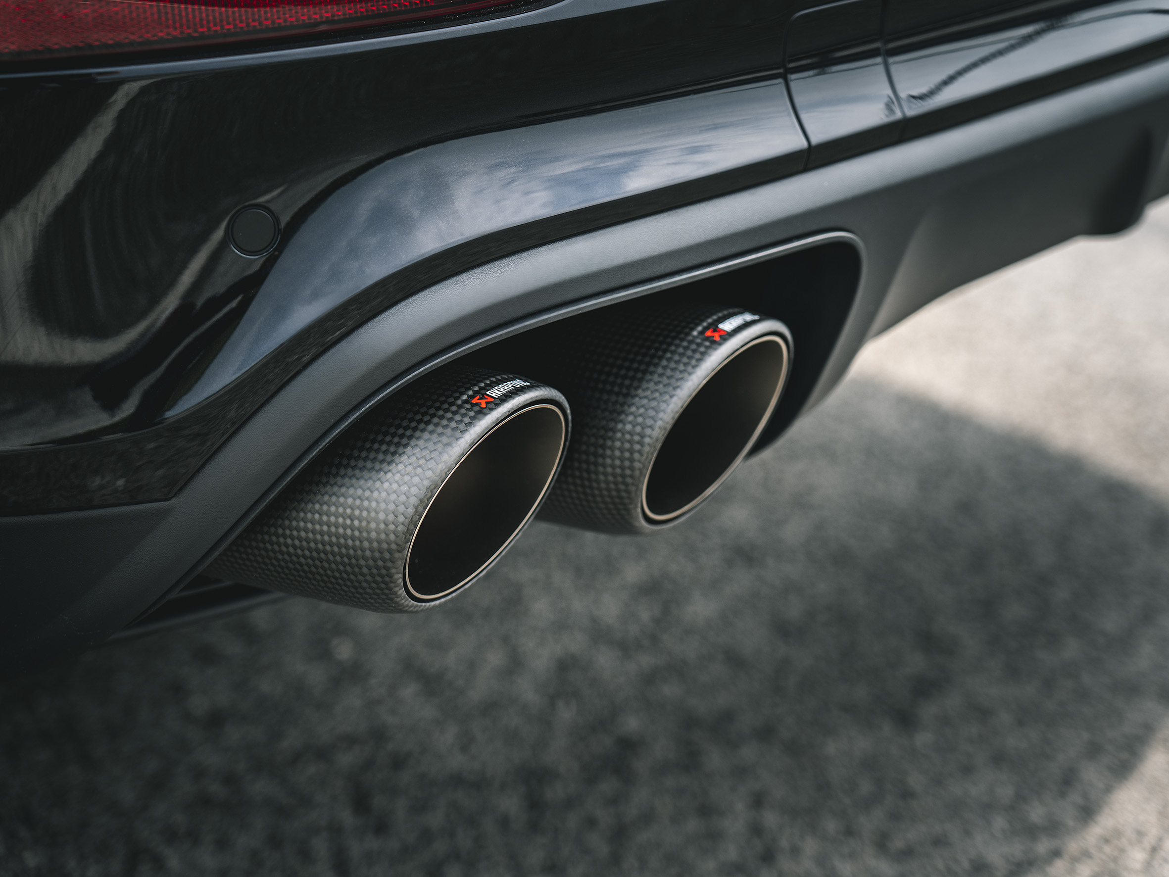 Akrapovic 2018+ Porsche Cayenne V6 (536) Tail Pipe Set (Carbon)