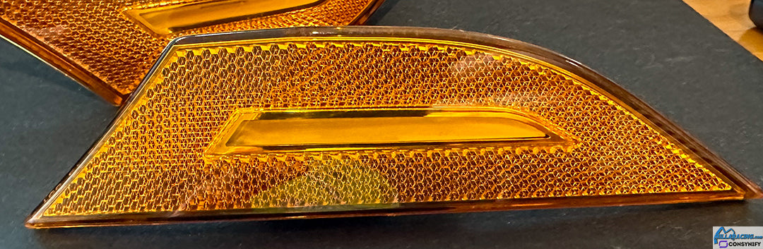 Porsche 991 Side Marker Lamp Pair: Amber (Pre-Owned)